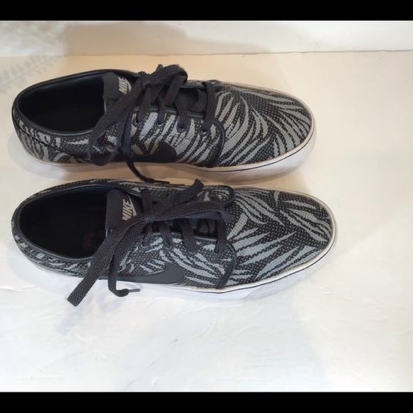 NIKE COURT SHOES ZEBRA BLACK GRAY SZ 8.5 - Picture 3 of 11